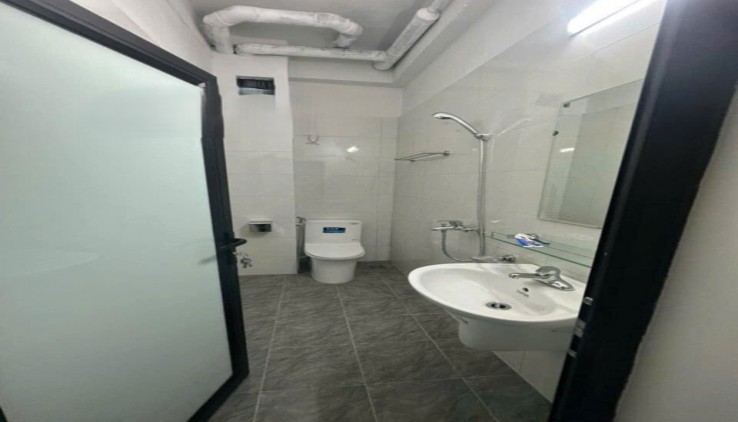 Cho thuê nhà ngõ ô tô Mai Động, Hai Bà Trưng làm căn hộ dịch vụ, 64m2, 8 phòng, 4 WC